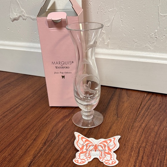 Marquis by Waterford Bud Lead Crystal Vase Yours Truly Collection 2005 - Picture 1 of 17